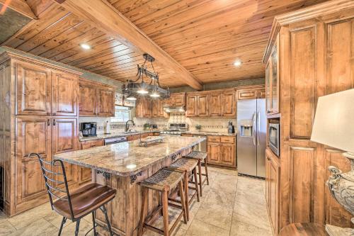 Spacious Lakeside Getaway with Fire Pit in Stigler, USA