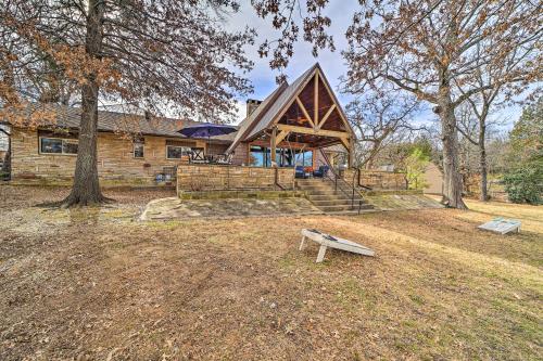Spacious Lakeside Getaway with Fire Pit in Stigler, USA