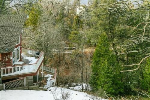 RedAwning Abner - V074 in Lake Arrowhead, USA