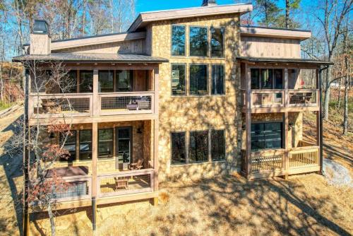 Thunderstruck Modern Mtn Chalet w pool and views that WOWs in Little Cove, Vereinigte Staaten von Amerika