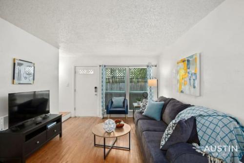 WFH in Relaxing Clarksville Townhome with Parking in Austin, USA