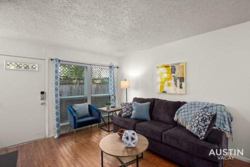 WFH in Relaxing Clarksville Townhome with Parking in Austin, USA