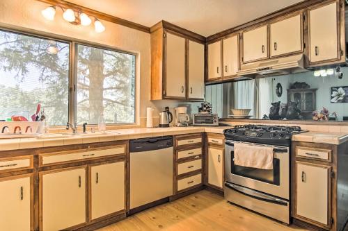 Lake Arrowhead Cabin with Lush Yard about 5Mi to Village! - image 23