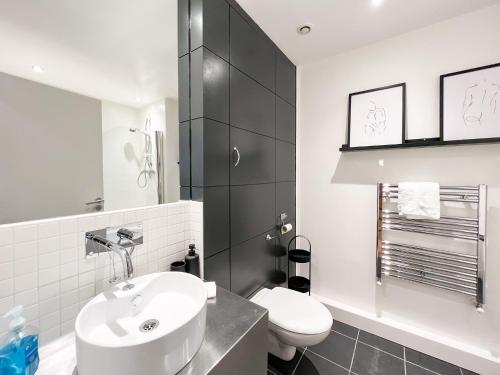 Lovely 2 Bed Duplex Apartment with Hydro Views, Glasgow (foto 9)