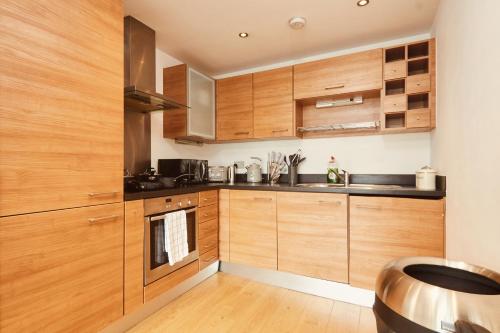 Deluxe Apt - Beautiful River View, Balcony &Free Secure Parking, Leeds (Foto 10)