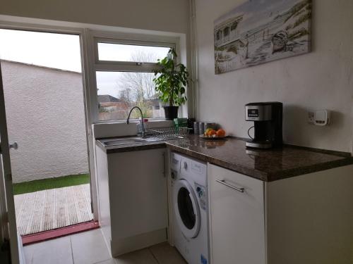 Einrichtungen, We love Henbury in Bristol