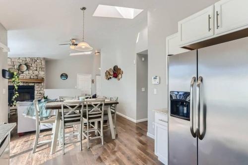 Sunnyside Up - Beautiful Home for Large Ski Groups in Aurora, USA