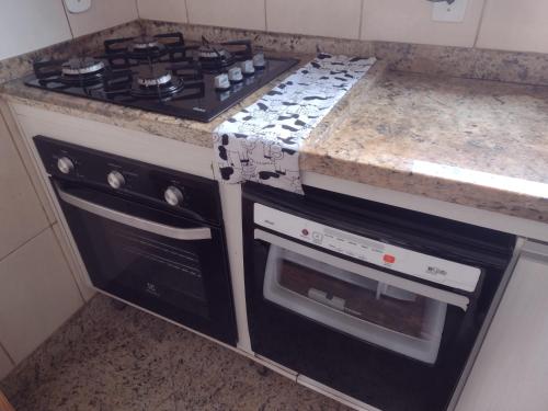 Casa 3 andares a 100 metros de Costa Azul.