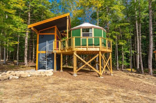 Trekker, Treehouses cabins and lodge rooms in Lake George, USA