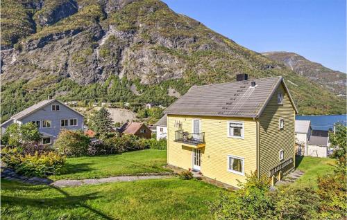 Cozy Apartment In rdalstangen With Wifi