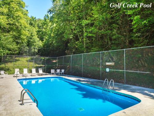 Eagles View 4 Bedroom Mountain View Hot Tub Pool Access Sleeps 11 - image 11