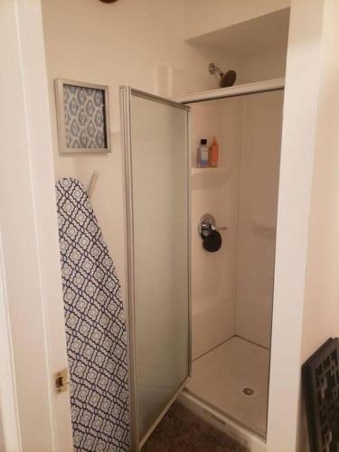 Entire 2-BED Private Apt - EWR/NYC/OUTLET MALL in Newark, USA