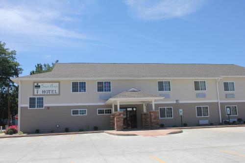 Green Acres Hotel - 출입구