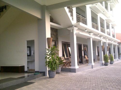 Avila Ketapan Rame Hotel