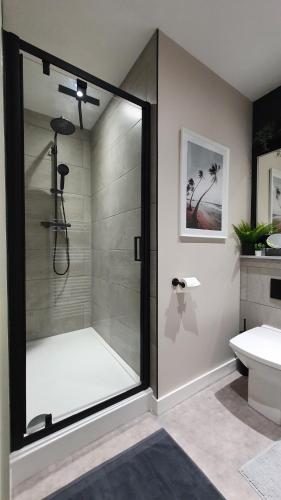 ฝักบัว, Stylish 1Bed Apartment in Sheffield CC in เนเธอร์ธอร์ป