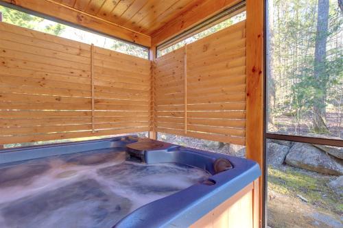 Marlenes Hideaway, 3 Bedrooms, Pool, Hot Tub, Fireplace, WiFi, Sleeps 6 in Gatlinburg, USA
