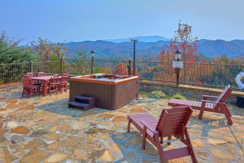 Journey's End 5 Bedrooms Sleeps 12 Private Outdoor Pool Theater Sauna - main image