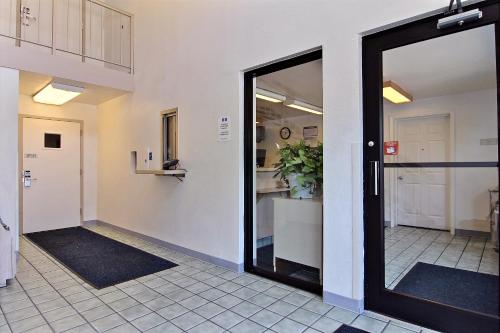 ล็อบบี้, Motel 6 Merrillville, IN in เมอร์ริลวิลล์ (IN)