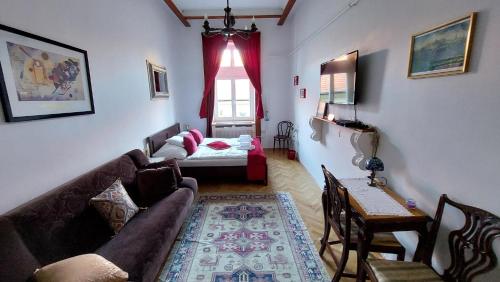 Classical Budapest apartment in the old Pest