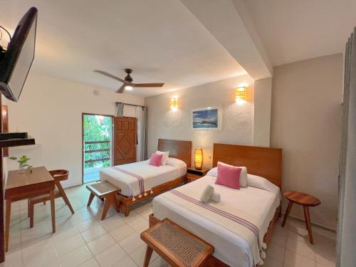 room detail thumbnail 2