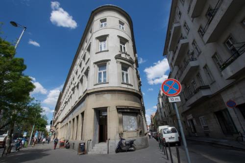 Flatiron Budapest Building - By Hi5 3