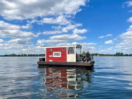 Hausfloßvermietung auf der Peene am Kummerower See in Mecklenburg Vorpommern 15 PS in Dargun, Deutschland