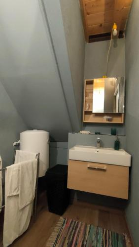 Bathroom, Appartamento indipendente in Franciacorta in Passirano