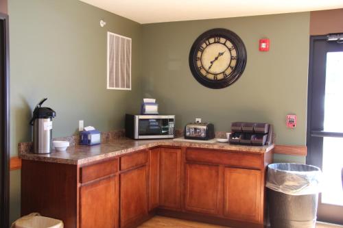 Green Acres Hotel