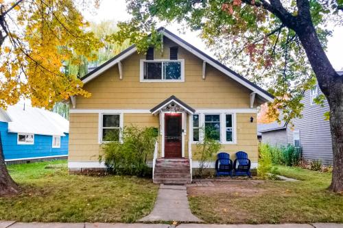 South Sandpoint Charmer in Sandpoint