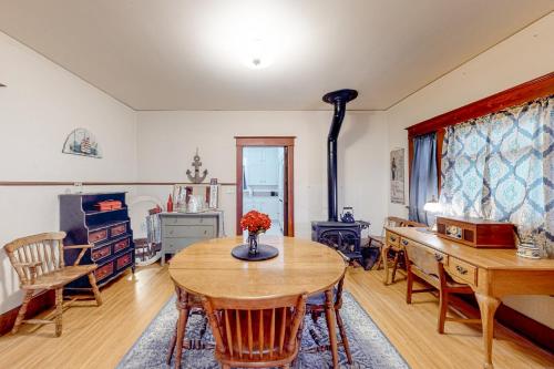 South Sandpoint Charmer in Sandpoint