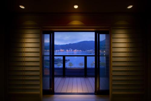 Japanese-Style Standard Room with Lake View