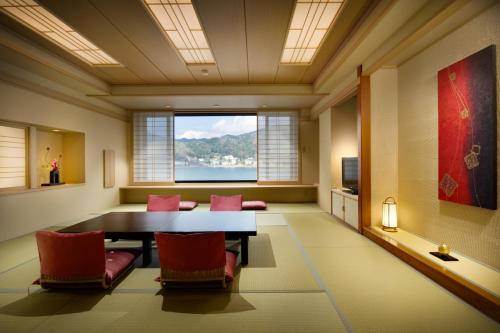 Japanese-Style Large Standard Room with Lake View