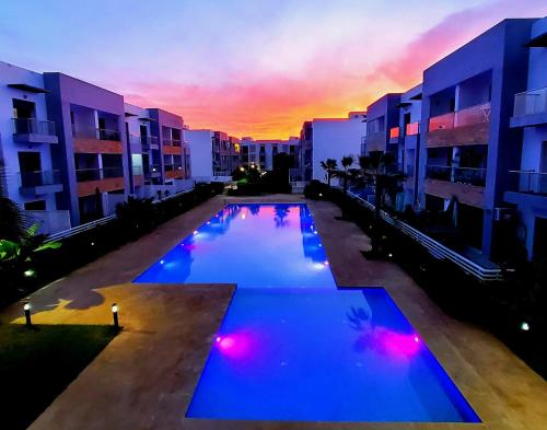 Sunny Apartment with Pool View & Terrace, Casablanca (Foto 10)