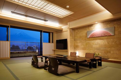Deluxe Suite with Tatami Area and Open-Air Bath and Mt.Fuji View
