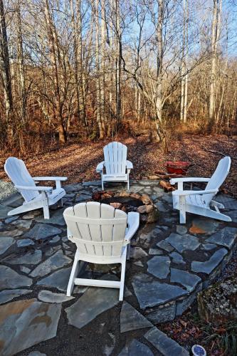 Our Private Wooded Cabin