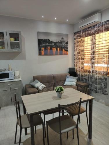 Roma Grey Suite, Rome