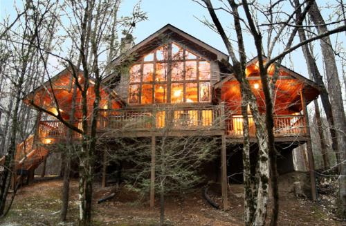Rivers Edge 3 Bedrooms Sleeps 8 On Stocked Stream Hot Tub Grill - image 2
