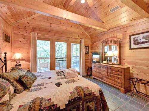 Rivers Edge 3 Bedrooms Sleeps 8 On Stocked Stream Hot Tub Grill - image 6