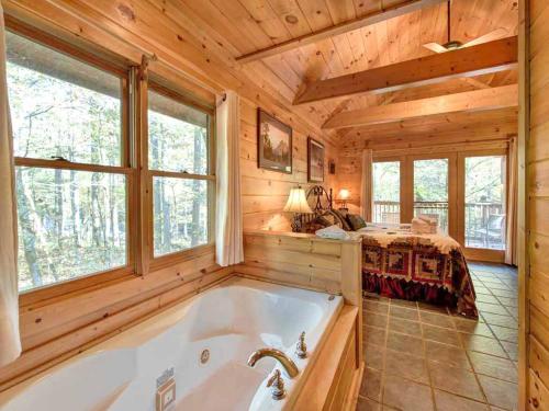 Rivers Edge 3 Bedrooms Sleeps 8 On Stocked Stream Hot Tub Grill - image 8