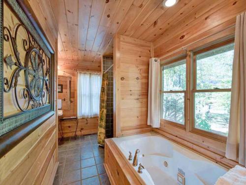 Rivers Edge 3 Bedrooms Sleeps 8 On Stocked Stream Hot Tub Grill - image 10