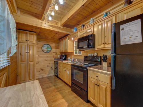 Macys Hideaway 1 Bedroom Hot Tub WiFi Sleeps 7 - image 7