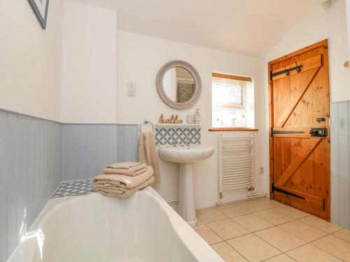 Pond Cottage - image 2