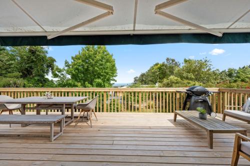 Waitahanui Lake House - Lake Taupo Holiday Home