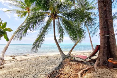Bejárat, BEACH BUNGALOW - OUTDOOR net on the beach - Working Desk near Dusit Dhewa - Samui Cultural Center and Fine Art of South East Asia