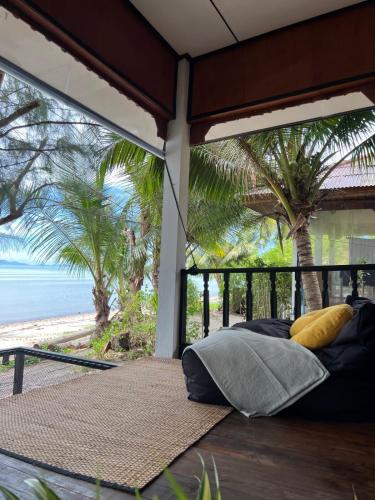 BEACH BUNGALOW - OUTDOOR net on the beach - Working Desk near Dusit Dhewa - Samui Cultural Center and Fine Art of South East Asia