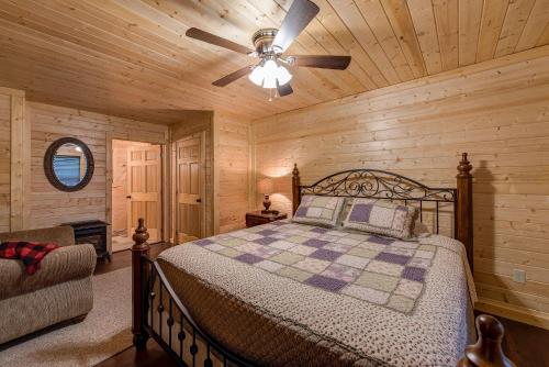 Emily's Hideaway 4 Bedroom Mountain View Hot Tub WiFi Arcade Sleeps 11 - image 12