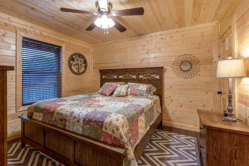 Emily's Hideaway 4 Bedroom Mountain View Hot Tub WiFi Arcade Sleeps 11 - image 2