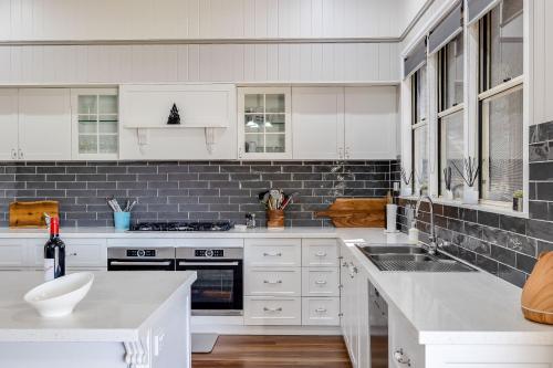 Elegant, Stunning & Central! East Side Gem!, Toowoomba (fotografie 6)
