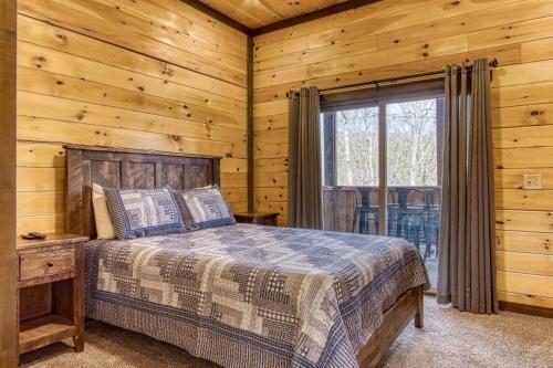 ERN823 - EAGLE FALLS - GREAT LOCATION WITH PRIVATE HEATED INDOOR POOL! CLOSE TO TOWN! cabin - image 8