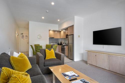 Apartment with Mountain View
